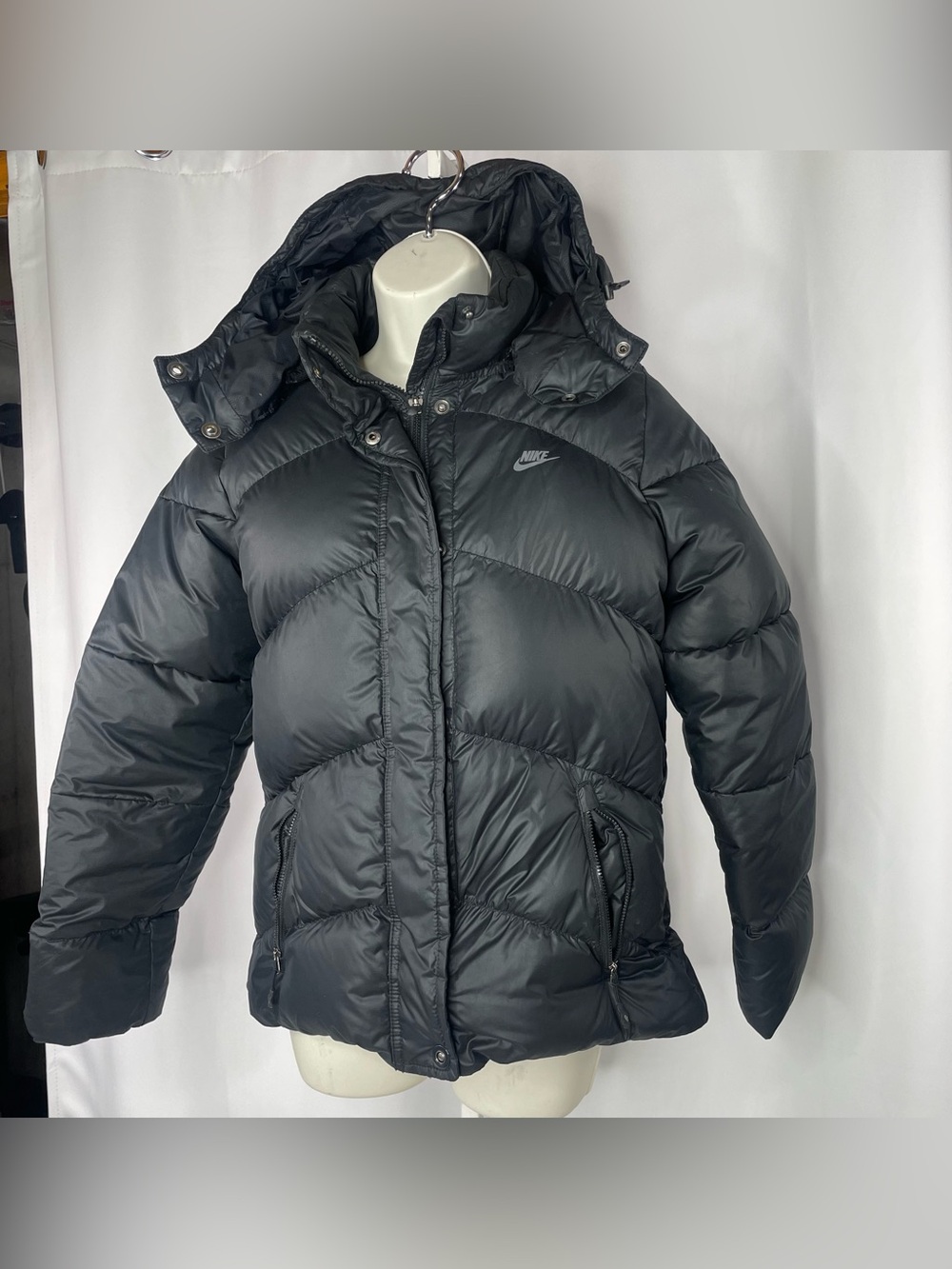 Nike Sportswear 550 Down Puffer Jacket Womens M Black Hooded Winter Coat